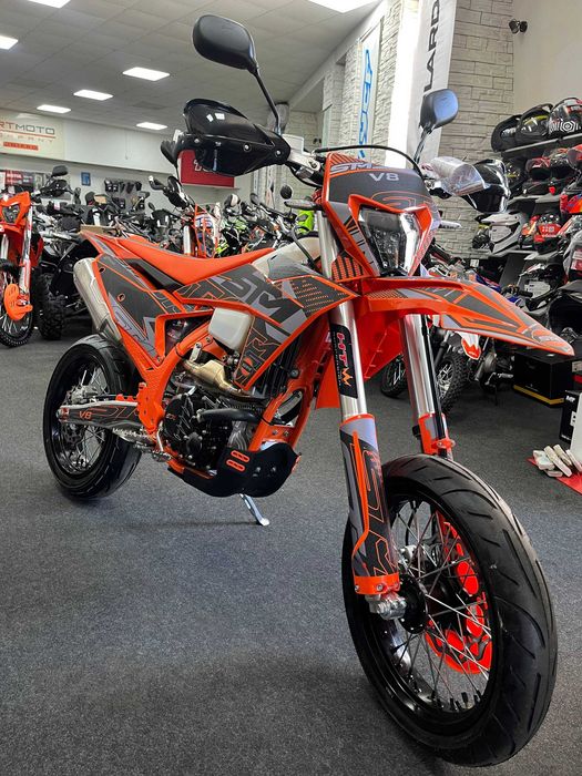 Мотоцикл STN V8 Motard В НАЯВНОСТІ !!!