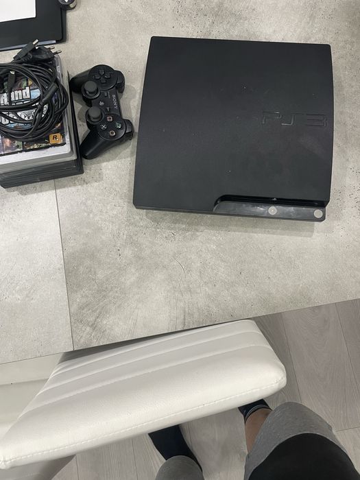 Ps3 com comando e jogos para reparacao