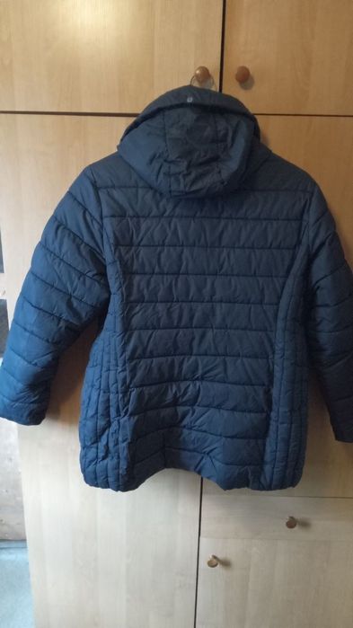 Продам женскую зимнюю куртку размер 48-52