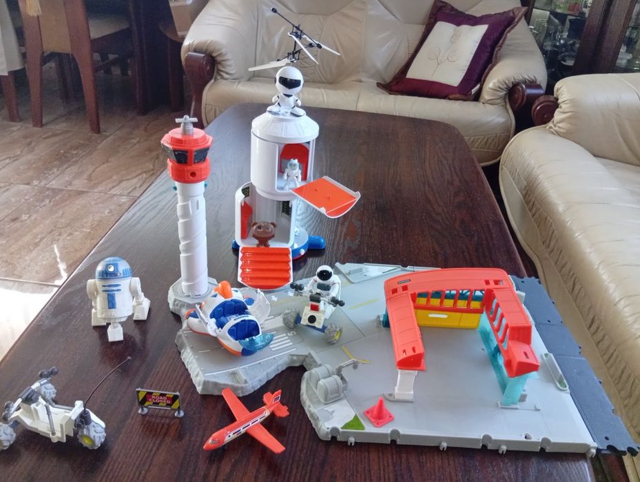 Stacja kosmiczna łazik astronauta R2D2 , lotnisko