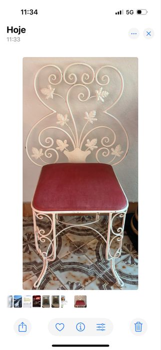 Cadeiras estufadas em veludo