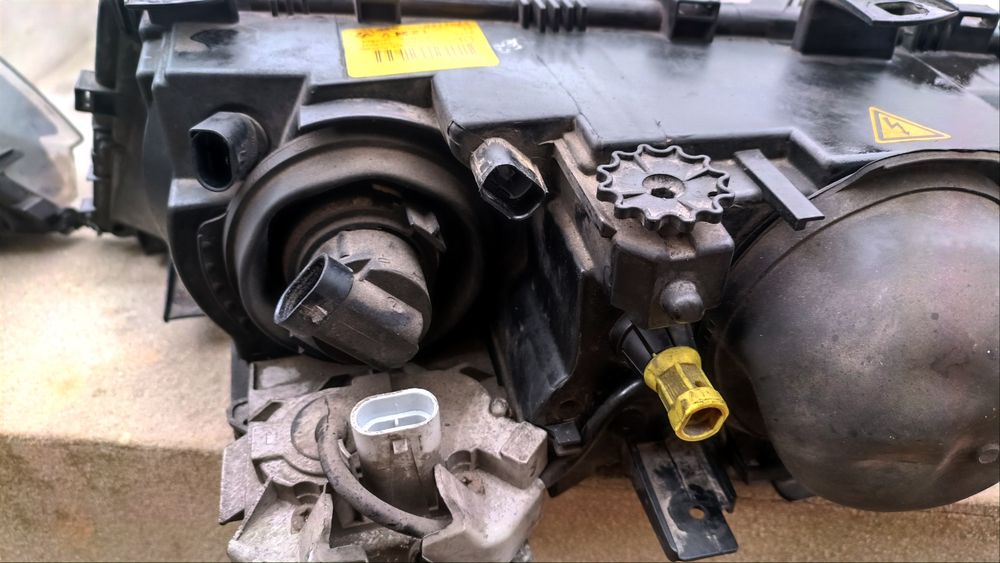 Conjunto Faróis xenon Originais bmw E46 fase 1 Versões Sedan ou tourin