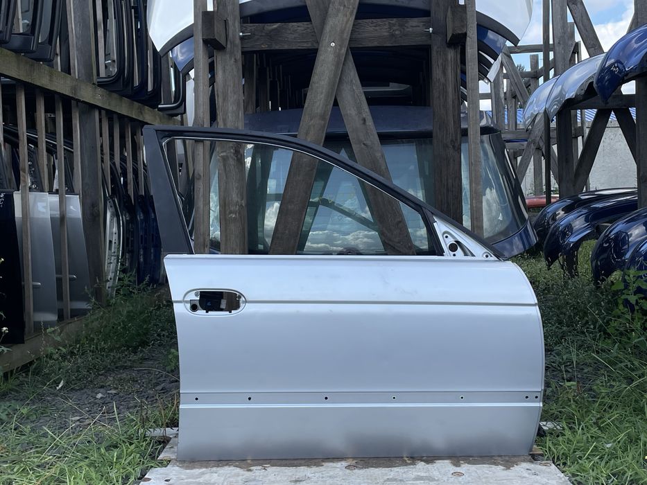 Двері Передня Права Дверка передння правая BMW E39 TITAN SILBER TITAN SILVER 354