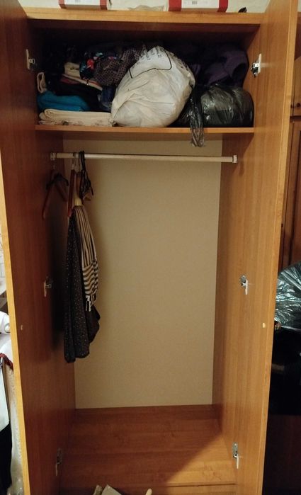 Продам дві шафи  1500 за комплект.