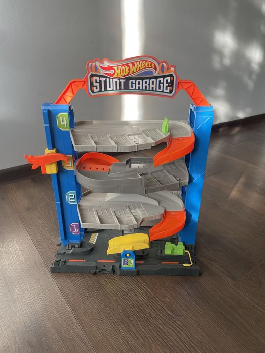 Іграшковий гараж для машинок Klein Hot Wheels чотириповерховий