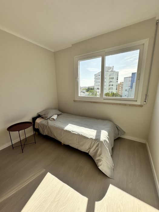 Quarto para arrendar em monte abraao