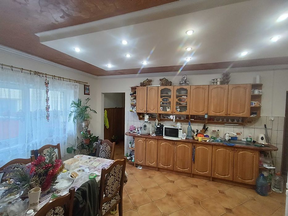 ПРОДАЖ 3-х кімнатного будинку з сучасним ремонтом недалеко від центру!