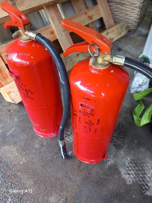 2 extintores 6kgs vazios-5€