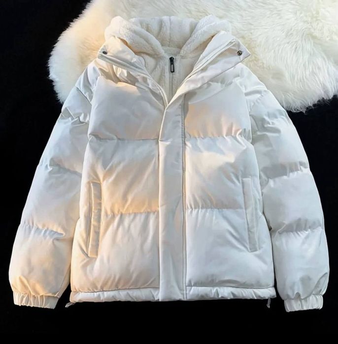 Пуховик з вшитим хутряним капюшоном
Розмір:42-46
Заміри:Довжина-80см
Д