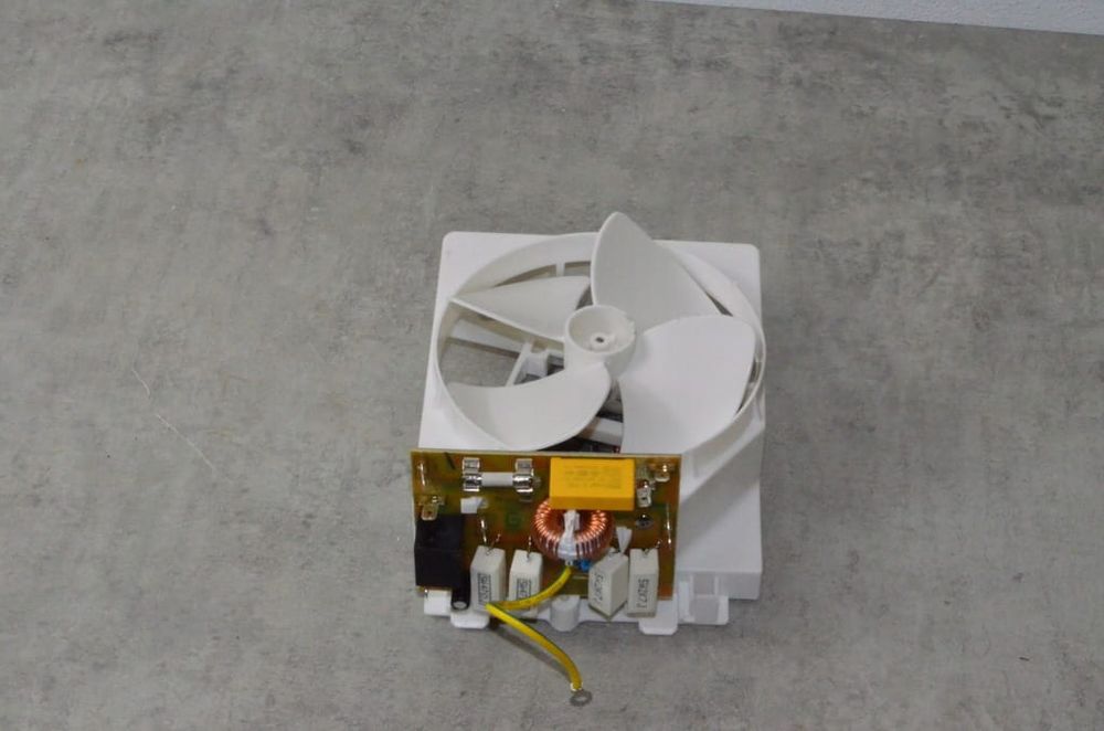 Moduł płyta główna + wentylator do mikrofalówki Toshiba MW2-MM20PF