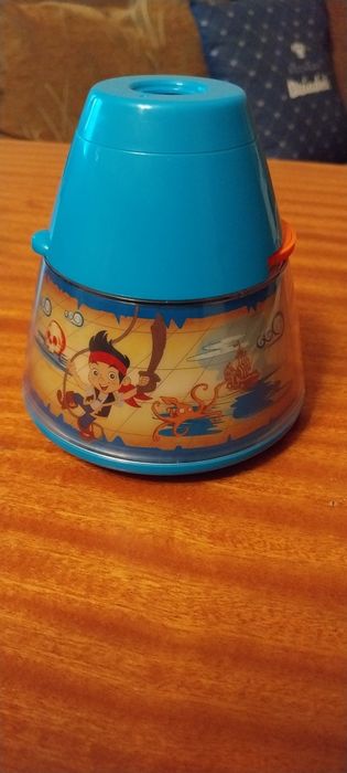 Sprzedam lampkę nocną z projektorem do pokoju dziecka