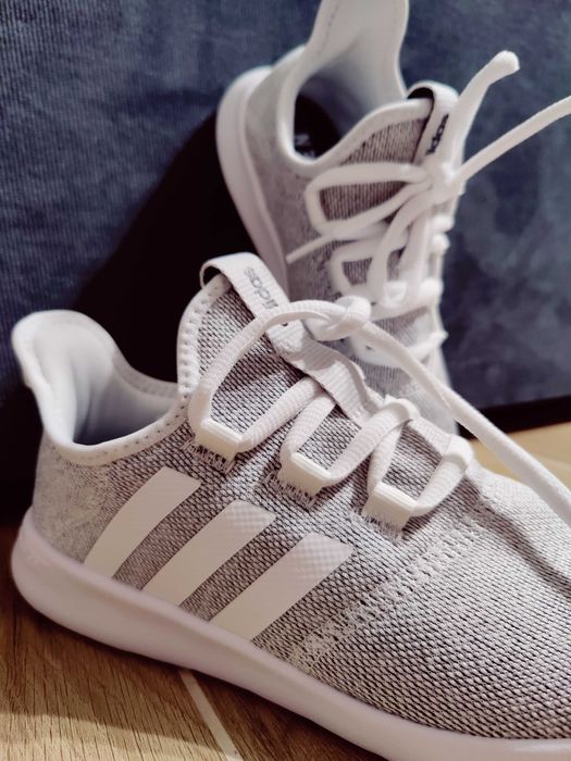 Жіночі кросівки adidas
