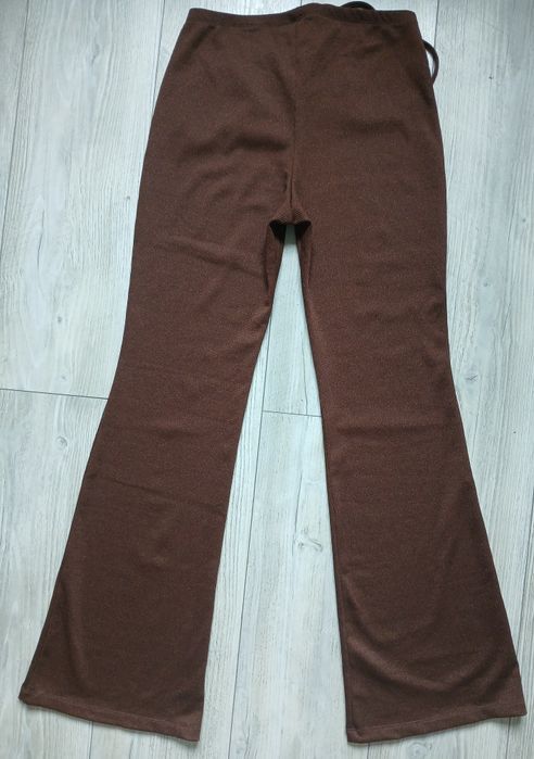 Коричневі штани кльош з блискітками D.ivided H&M (розмір  S)
