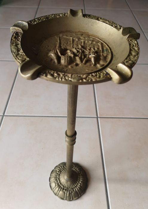 cinzeiro de pé alto antigo de decoração