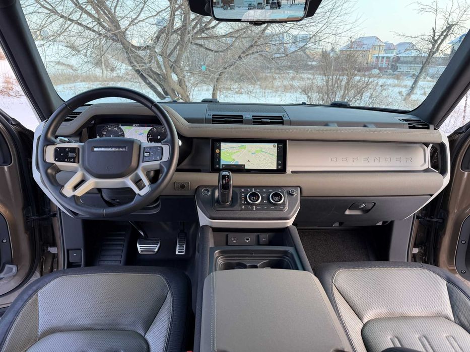 Land Rover Defender D300 X-Dynamic