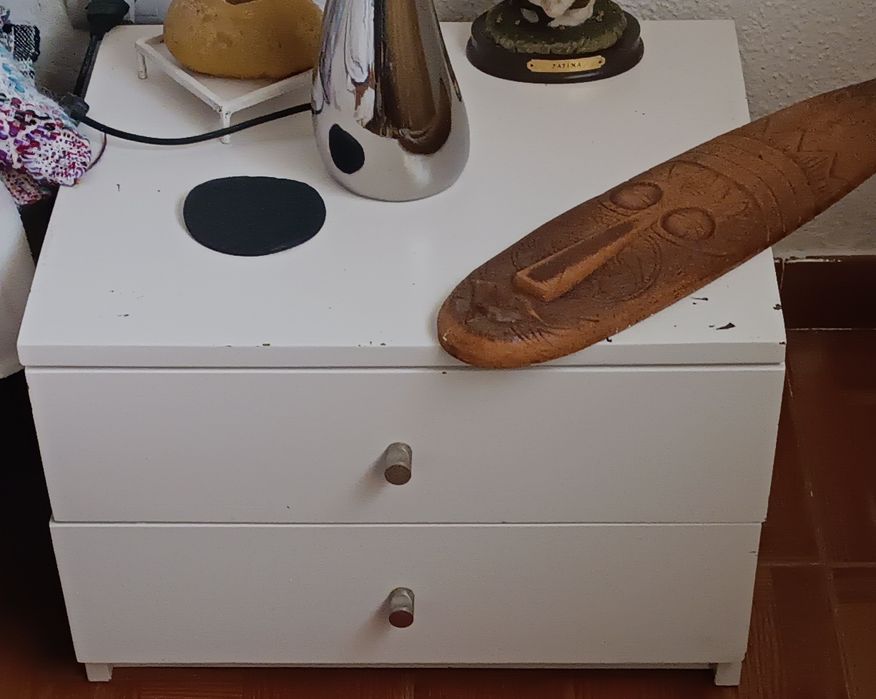 Vende se cama e mesas de cabeceira
