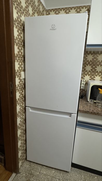 Frigorífico Combinado INDESIT LI7 S1E W