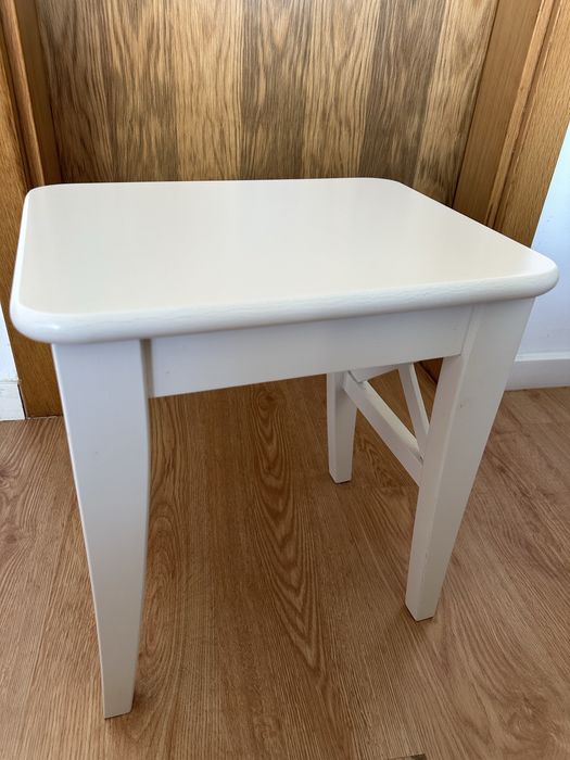 Vendo 2 banco branco Ingolf novos