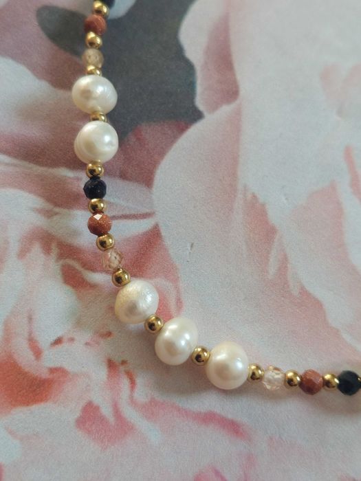Bransoletka z kamykami i perełkami