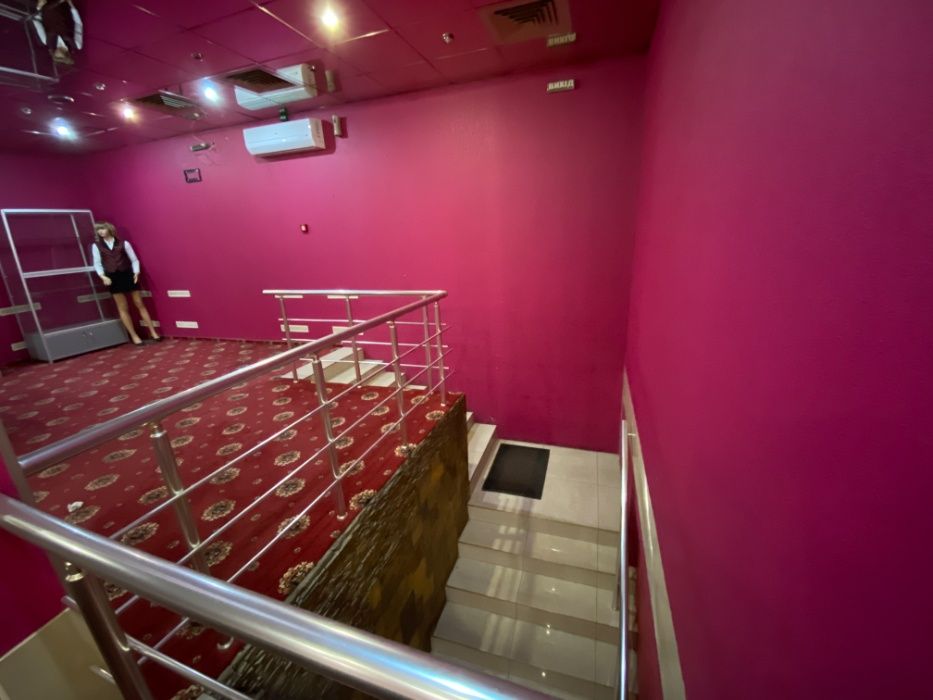 Двоповерхове приміщення 353 м² на пр. Соборний, 152 (пл. Пушкіна)