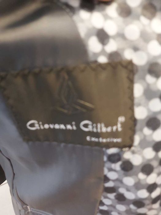 Чоловічий костюм-трійка, турецького виробництва, бренд Giovani Gilbert, розмір 50, піджак сірий у клітинку, штани та жилетка однотонні сірі, Slim Fit