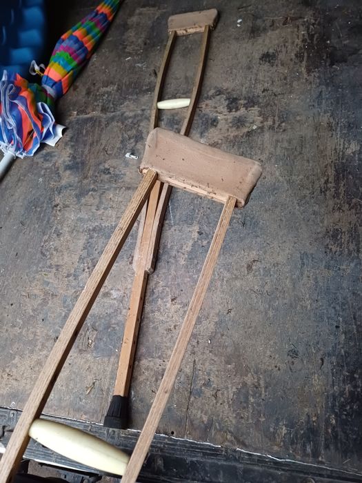 Stare drewniane kule ortopedyczne antyczne