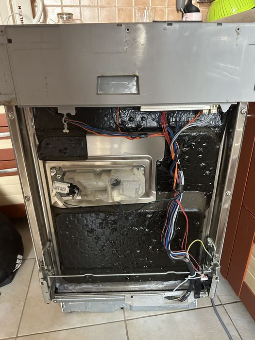 Посудомийна машина Zanussi ZDT5195