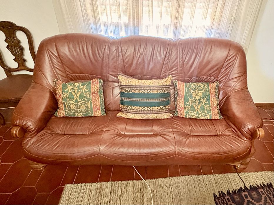 Conjunto sofas madeira e pele