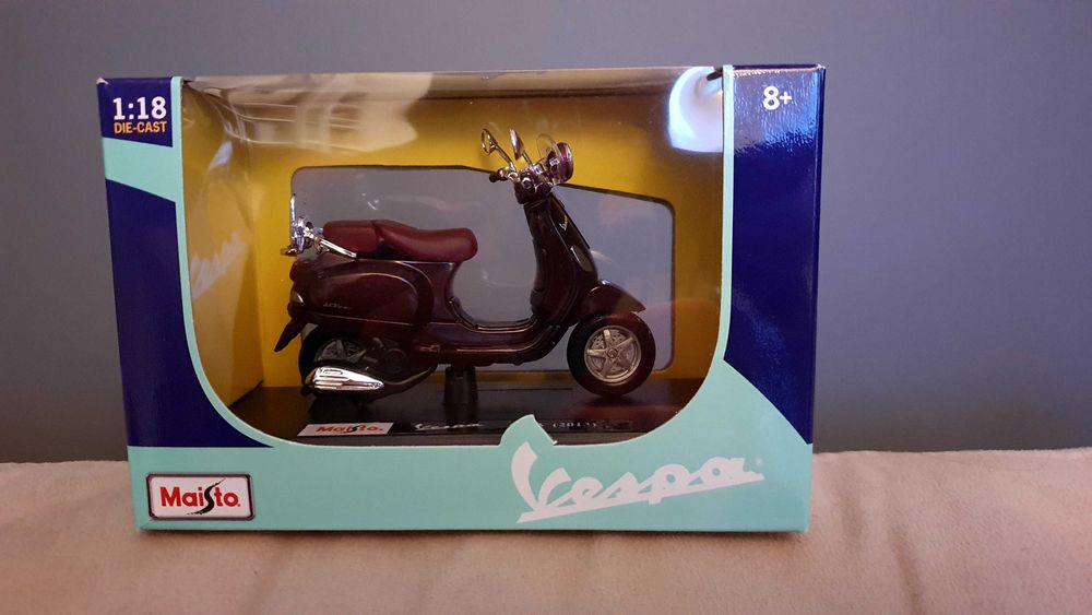 Vespa LXV 2013 r 1:118 Maisto nowa