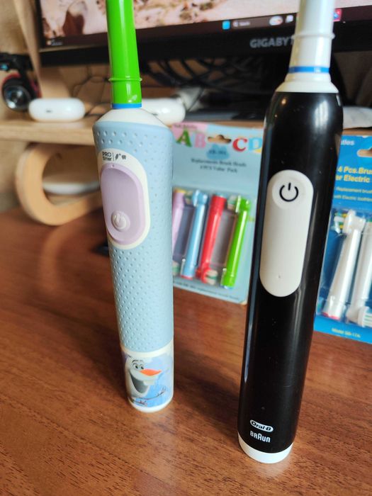 Зубні щітки Oral B PRO чорна black, Kids frozen Олаф Крижане серце