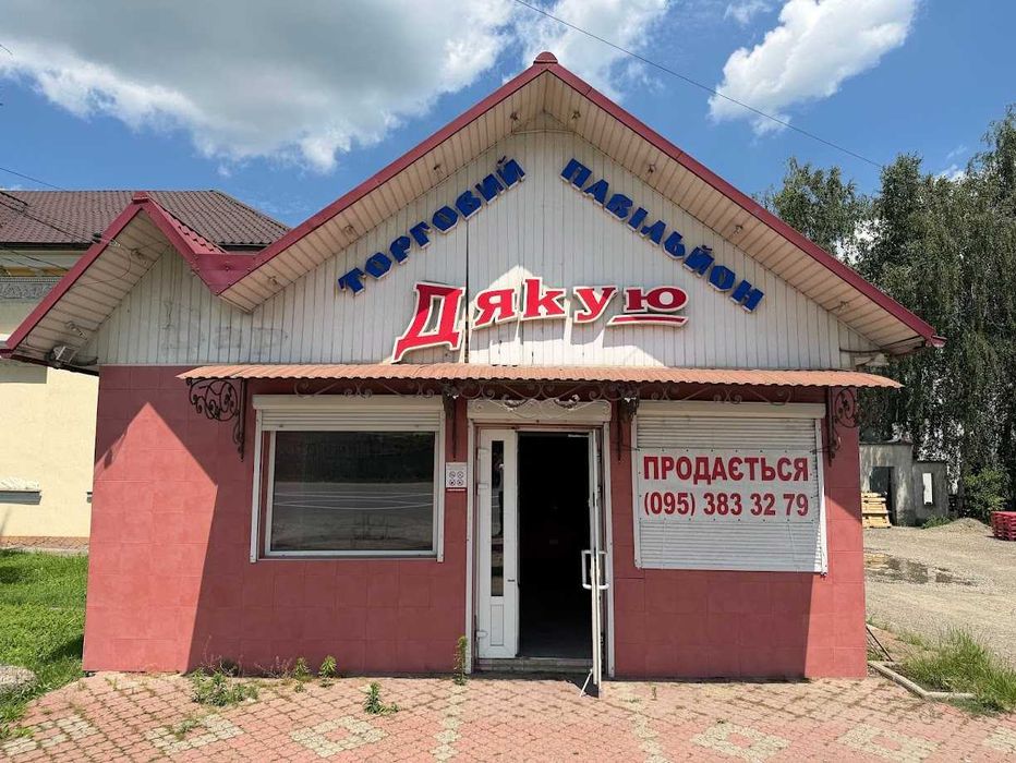 Продається фасадне комерційне приміщення в с. Мамаївці (Центр)