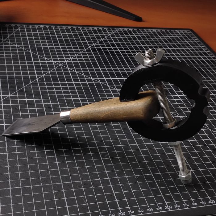 Точилка для шорного ножа