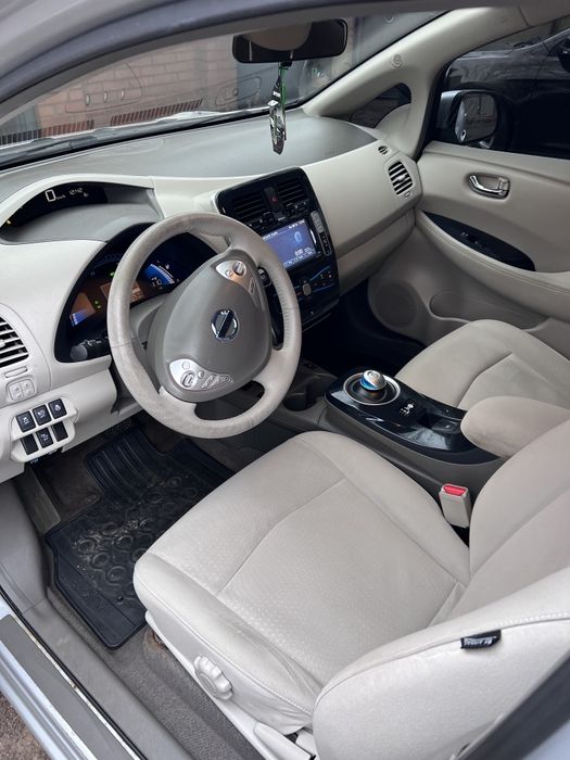 Продам Nissan Leaf 9/12 . Возможен обмен
