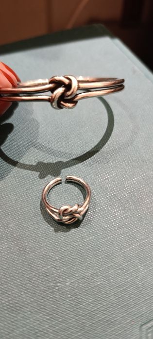 Conjunto pulseira e anel com contraste