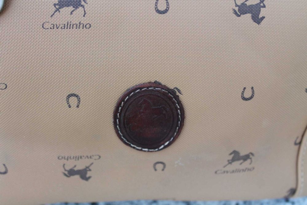 Mala Cavalinho de senhora em ótimo estado