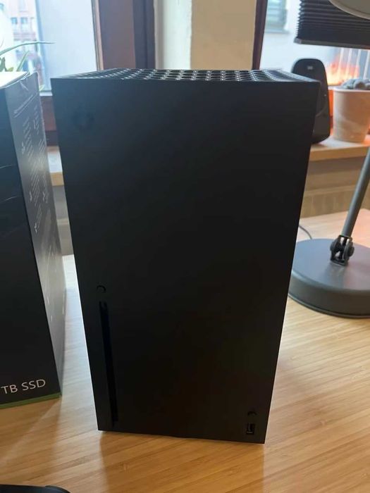 Konsola Xbox Series X 1TB pamięci w super stanie