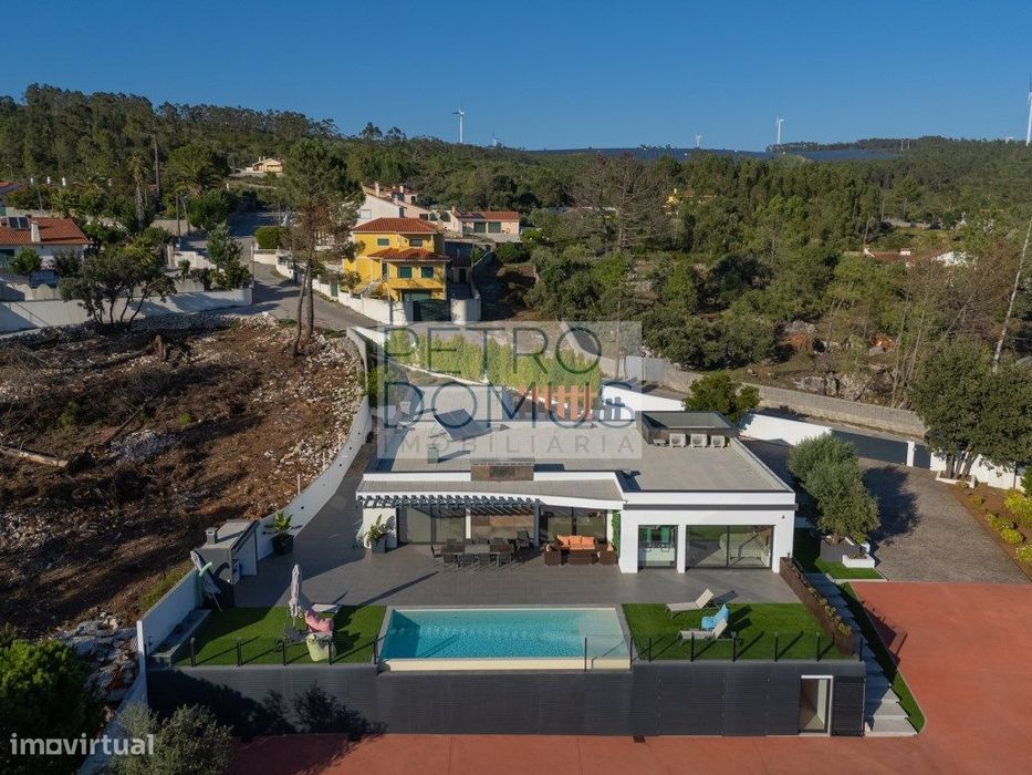 Moradia T3+Atelier Como Nova Com Piscina Aquecida E Vista Para A Se...