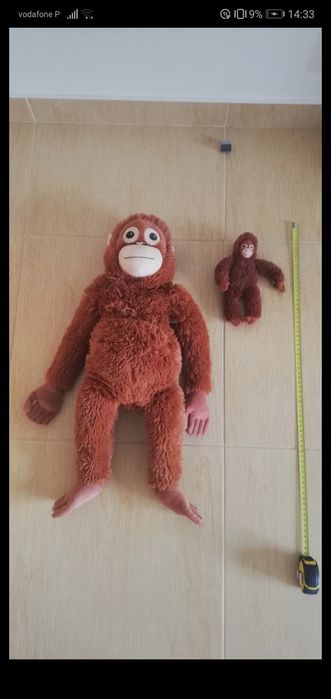 2 peluches (macaco grande + macaco pequeno) Ikea