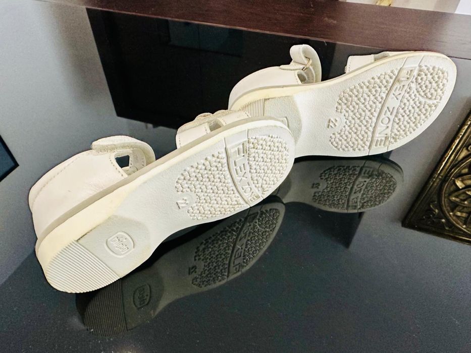 Sandálias brancas para menina Chicco