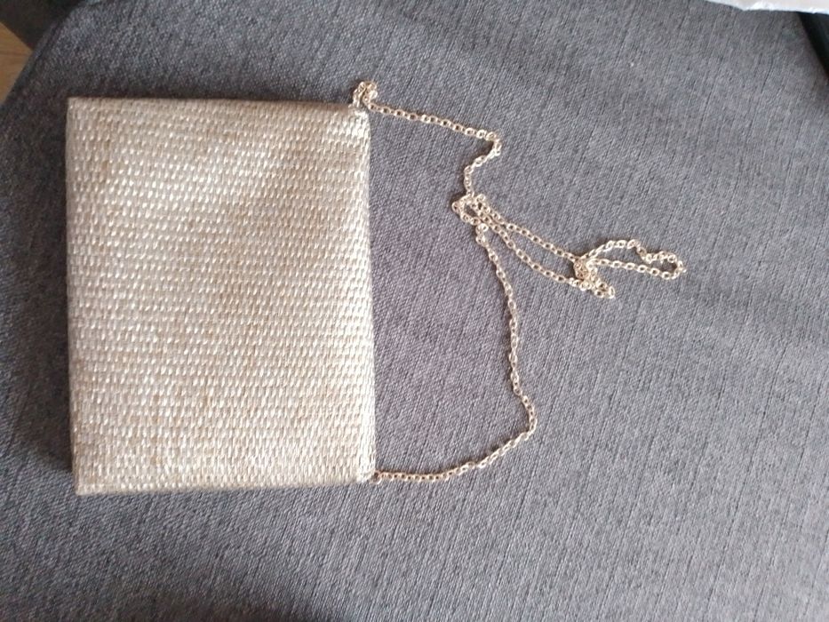 Clutch em palhinha da Parfois