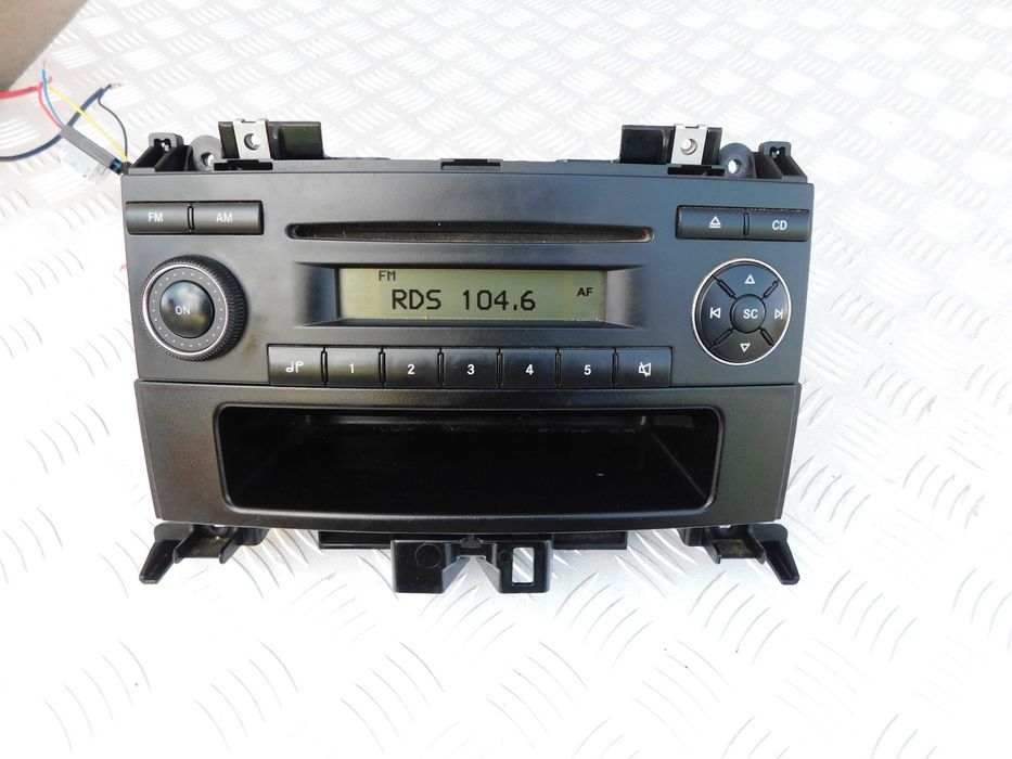 Mercedes Sprinter 906 VW Crafter radio ORYGINAŁ z ramką / obudową