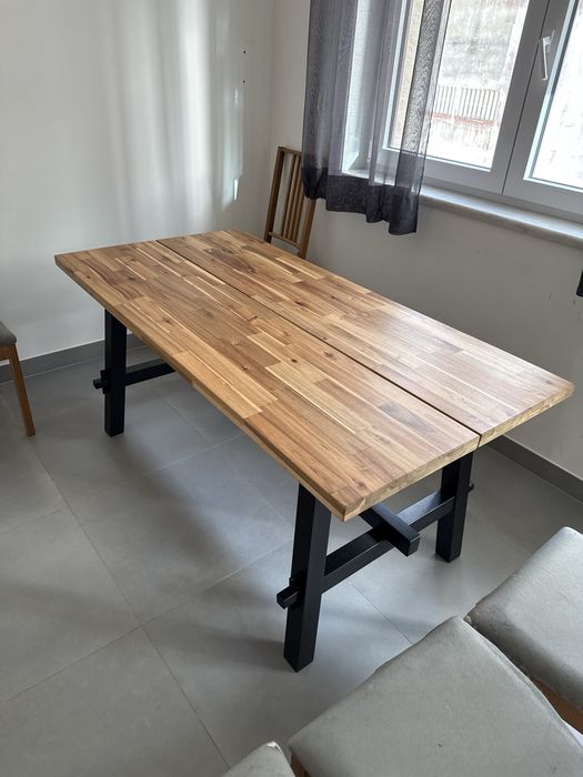 Mesa de madeira com  6 cadeiras