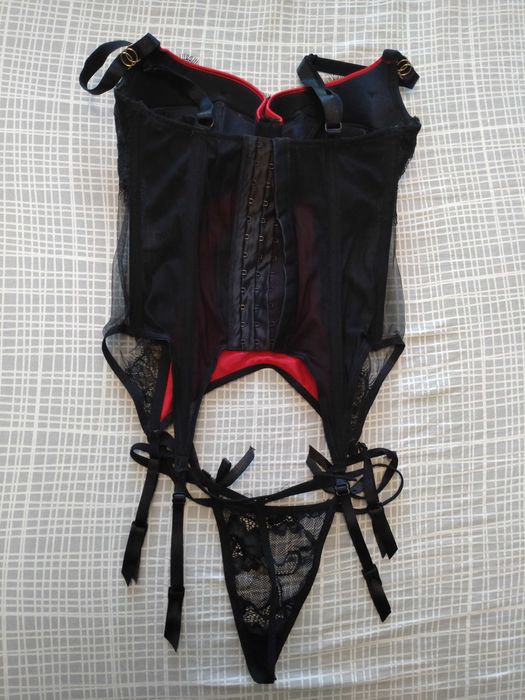 Komplet Ann Summers gorset S_36D stringi S