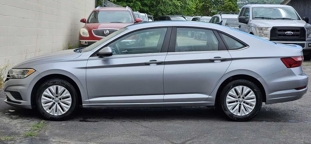 Volkswagen Jetta      2020