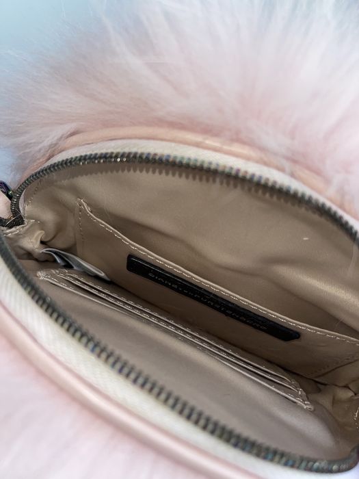 Diane Von Furstenberg Power of Love Fur Puff Carteira