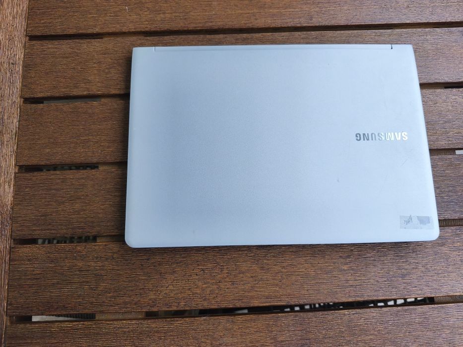 Portátil Samsung Core i5 / 4GB RAM / Windows 10 Pro