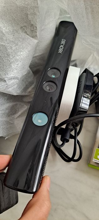 Konsola XBOX 360s + sensor kinect + 8 gier. Stan idealny