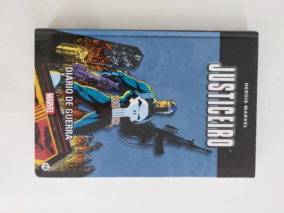 Livro Heróis Marvel - Justiceiro - Diário de Guerra - capa dura
