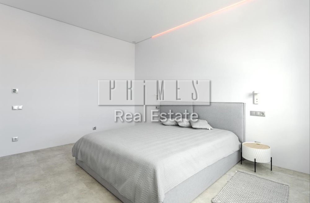 Будинок з топовою ділянкою в Лісниках повністю готовий до заселення.