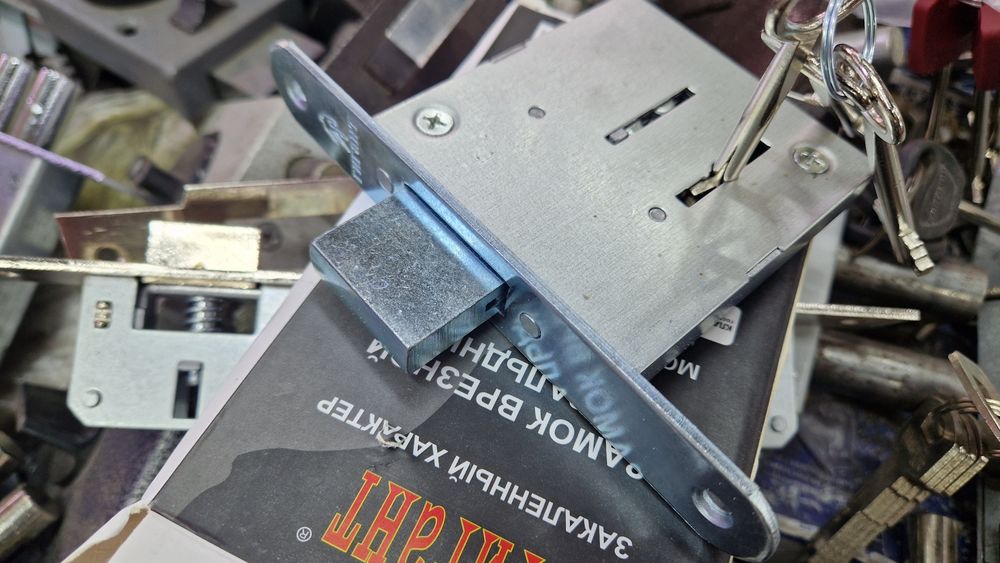 Замок врезной Гигант